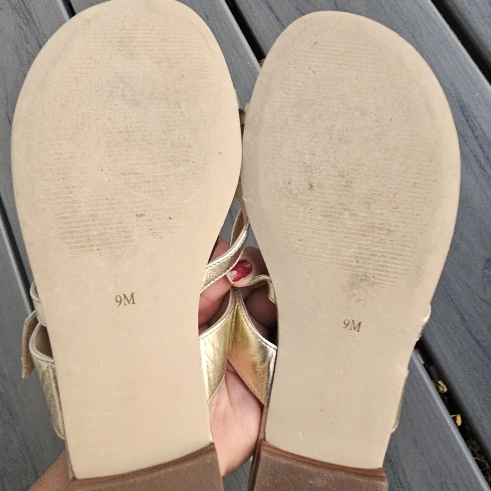 Talbots Gold Strappy Women's Sandals Size 9, pre-owned - Picture 5 of 6